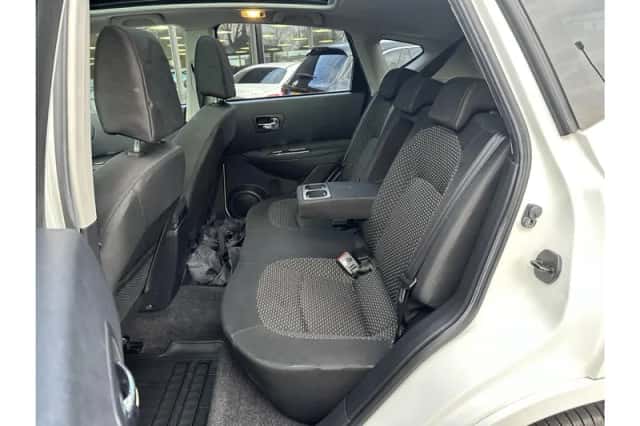 Nissan Qashqai (2010) thumbnail 6