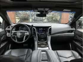 Cadillac Escalade (2018) thumbnail 3