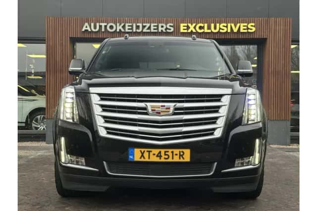 Cadillac Escalade (2018) thumbnail 4