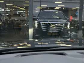 Cadillac Escalade (2018) thumbnail 38