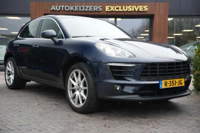 Porsche Macan (2017) thumbnail 1