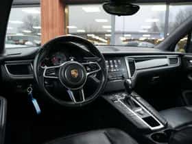 Porsche Macan (2017) thumbnail 2