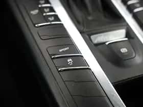 Porsche Macan (2017) thumbnail 22
