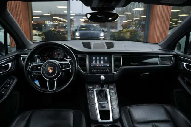Porsche Macan (2017) thumbnail 4