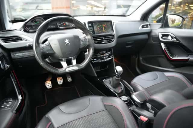 Peugeot 2008 (2018) thumbnail 2