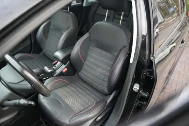 Peugeot 2008 (2018) thumbnail 4