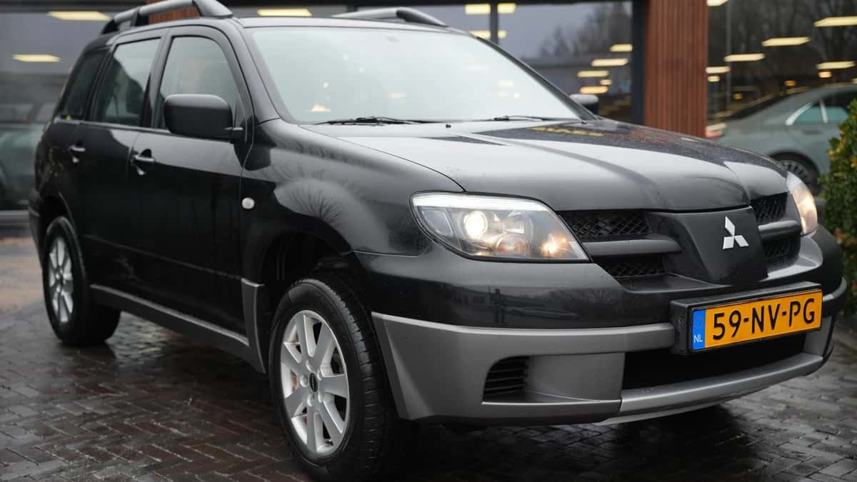 Mitsubishi Outlander (2004) — foto 1