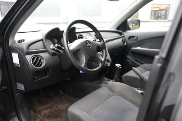 Mitsubishi Outlander (2004) thumbnail 2