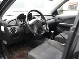 Mitsubishi Outlander (2004) thumbnail 2