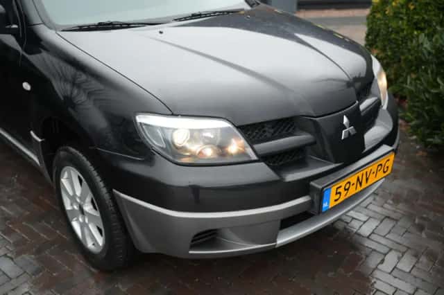 Mitsubishi Outlander (2004) thumbnail 3
