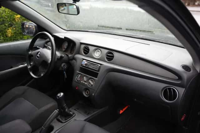 Mitsubishi Outlander (2004) thumbnail 5