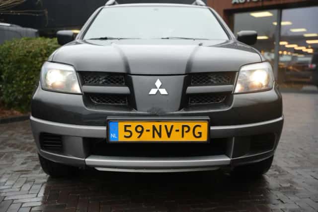 Mitsubishi Outlander (2004) thumbnail 5