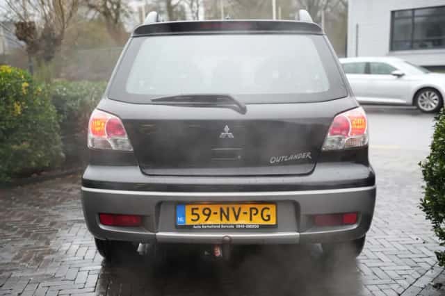Mitsubishi Outlander (2004) thumbnail 6