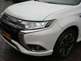 Mitsubishi Outlander (2016) thumbnail 12