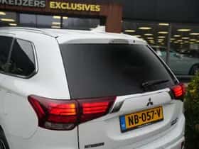Mitsubishi Outlander (2016) thumbnail 14