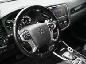 Mitsubishi Outlander (2016) thumbnail 20