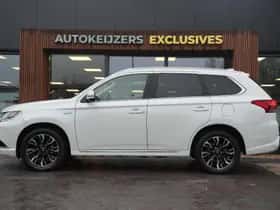 Mitsubishi Outlander (2016) thumbnail 3