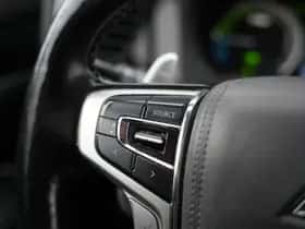Mitsubishi Outlander (2016) thumbnail 24