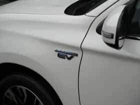 Mitsubishi Outlander (2016) thumbnail 4