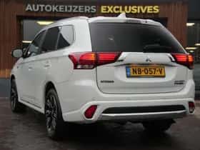 Mitsubishi Outlander (2016) thumbnail 5