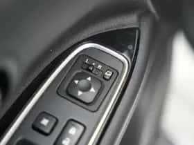Mitsubishi Outlander (2016) thumbnail 10