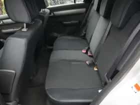 Suzuki Swift (2005) thumbnail 11