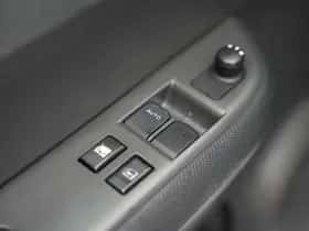 Suzuki Swift (2005) thumbnail 15