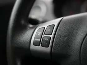 Suzuki Swift (2005) thumbnail 21