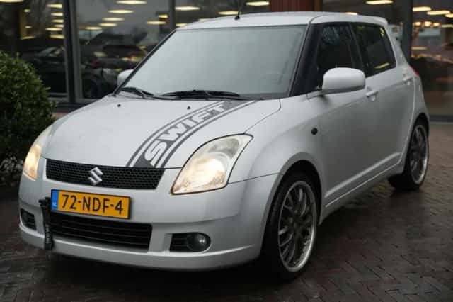 Suzuki Swift (2005) thumbnail 4