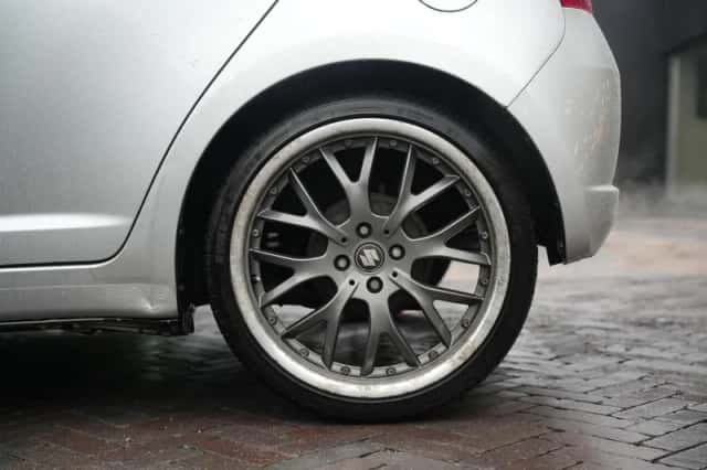 Suzuki Swift (2005) thumbnail 5