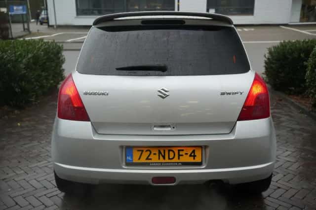 Suzuki Swift (2005) thumbnail 6