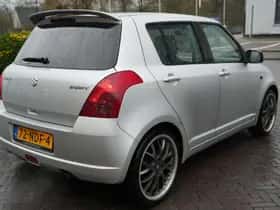 Suzuki Swift (2005) thumbnail 8