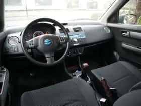 Suzuki Swift (2005) thumbnail 10