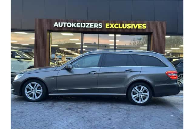 Mercedes-Benz E-Klasse (2011) thumbnail 3