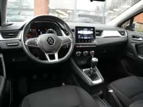Renault Captur (2021) thumbnail 2