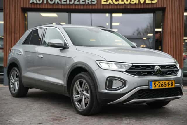Volkswagen T-Roc (2023) thumbnail 1