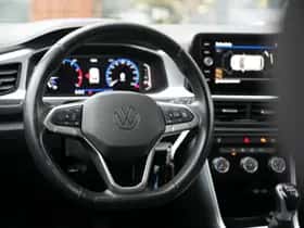Volkswagen T-Roc (2023) thumbnail 16