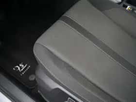 Volkswagen T-Roc (2023) thumbnail 18