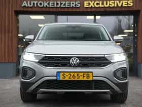 Volkswagen T-Roc (2023) thumbnail 3
