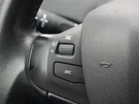 Peugeot 2008 (2016) thumbnail 23