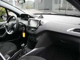 Peugeot 2008 (2016) thumbnail 10
