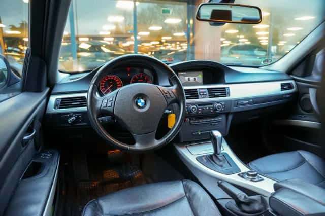 BMW 3-Serie (2011) thumbnail 2