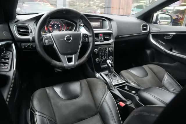 Volvo V40 (2018) thumbnail 2