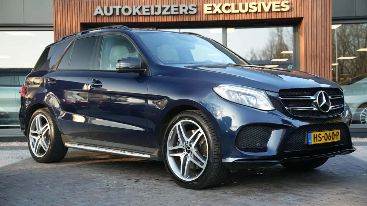 Mercedes-Benz GLE (2015) — foto 1