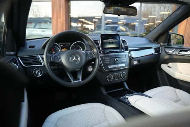 Mercedes-Benz GLE (2015) thumbnail 2