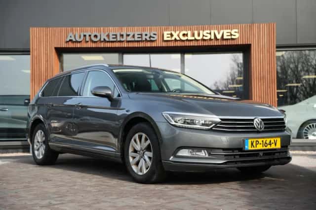 Volkswagen Passat (2016) thumbnail 1