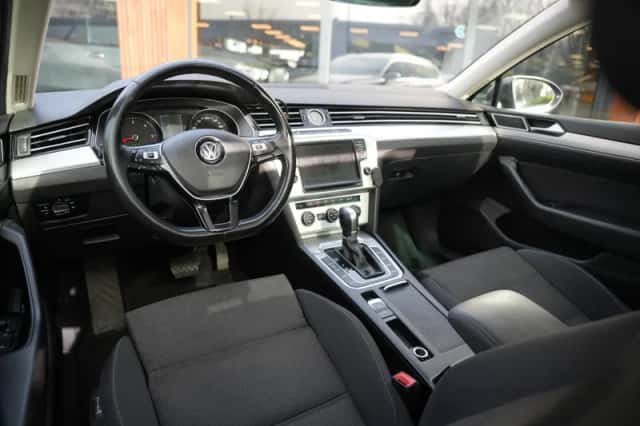 Volkswagen Passat (2016) thumbnail 2