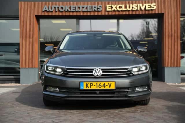 Volkswagen Passat (2016) thumbnail 3