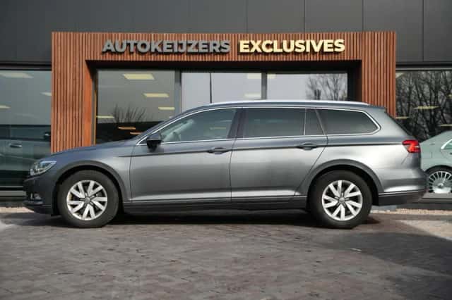 Volkswagen Passat (2016) thumbnail 5