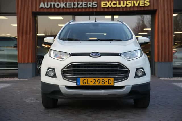 Ford EcoSport (2015) thumbnail 3